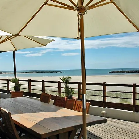 Le Cap D'agde Sleeps 9 آجد